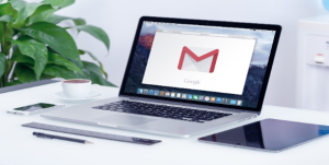 Nếu các bạn lựa chọn gửi email thì cần đợi đến giờ hành chính mới được trả lời
