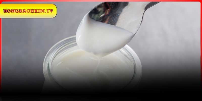 Nằm mơ thấy sữa chua là một ly đầy